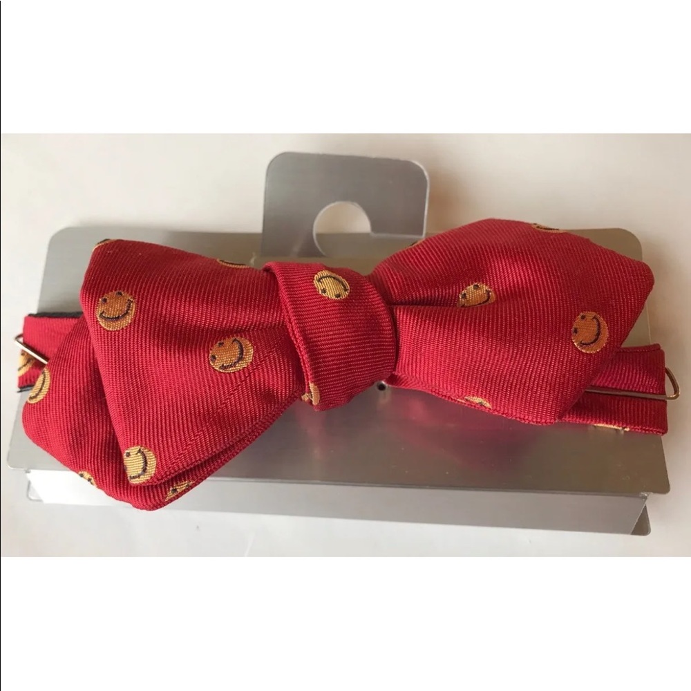 New LE 31 Simons Canada Funky Red Smiley Emoticons Men Bow Tie 100% Silk